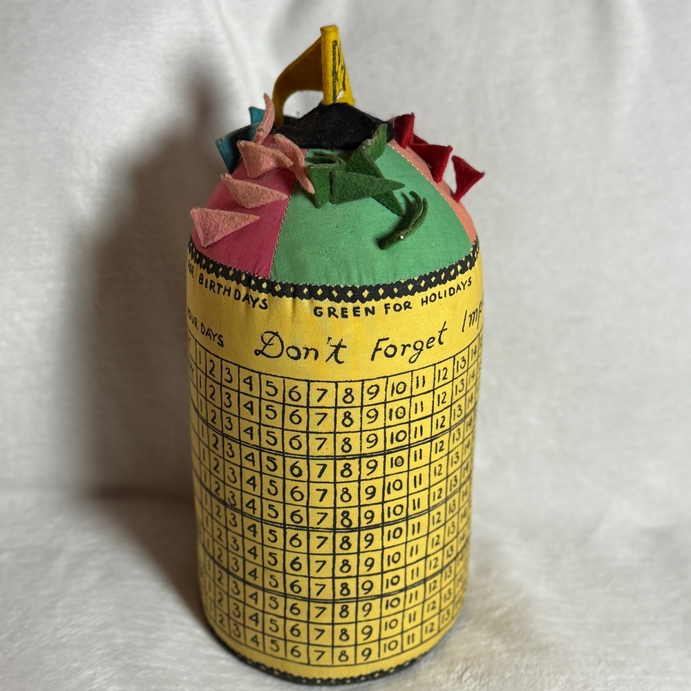 Vintage 1964 DON'T FORGET IMPORTANT DATES Pennants TOY FARM Calender Pin Cushion